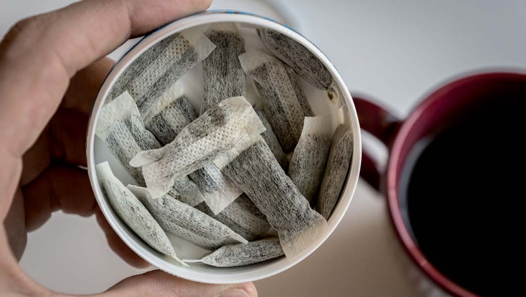 Snus user holding pouches